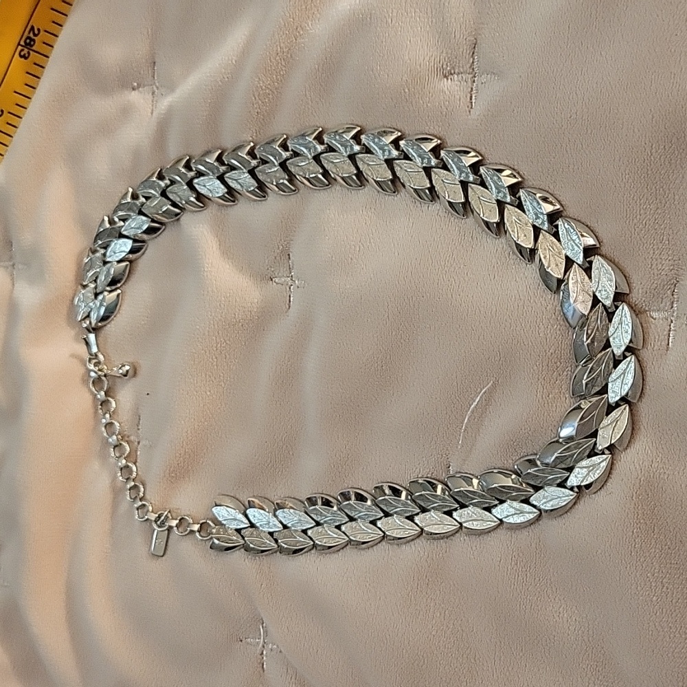 Vintage Monet silver tone laurel necklace